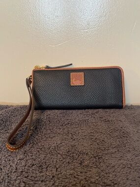 Dooney & Bourke Pebble Grain Large Zip Around Wristlet (Black)
